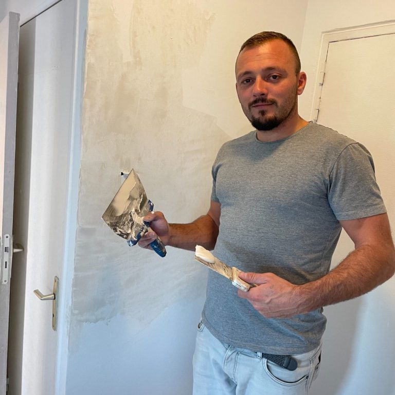 rénovation des murs intérieurs : enduit et lissage avant peinture